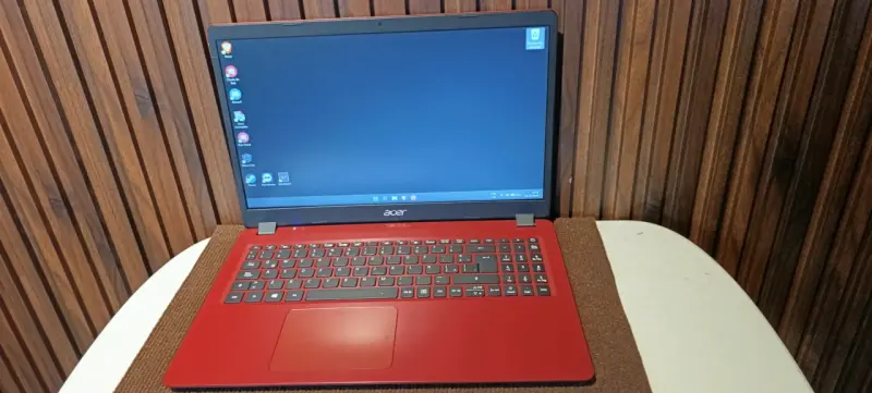 Notebook Acer rojo - 2