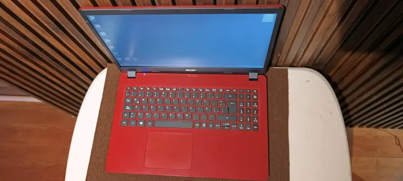 Notebook Acer rojo - 3