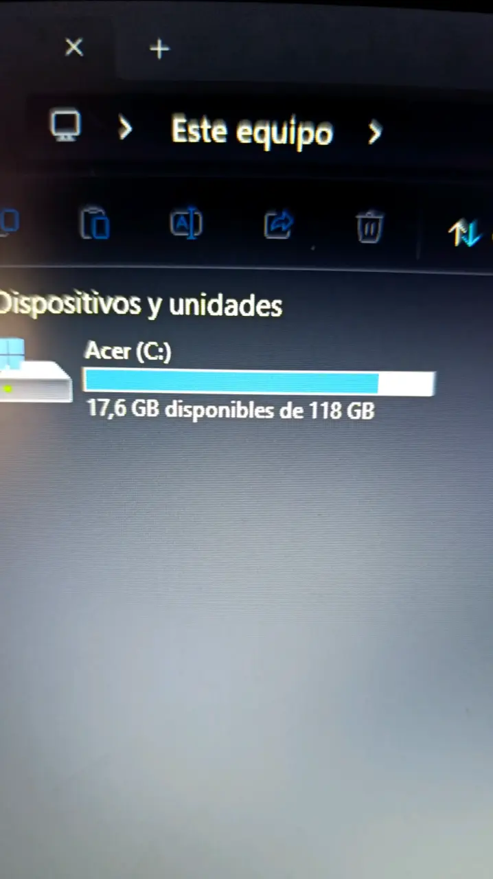 Notebook Acer rojo - 4
