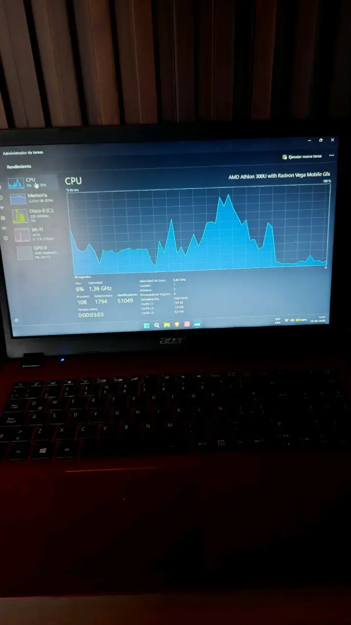 Notebook Acer rojo - 6