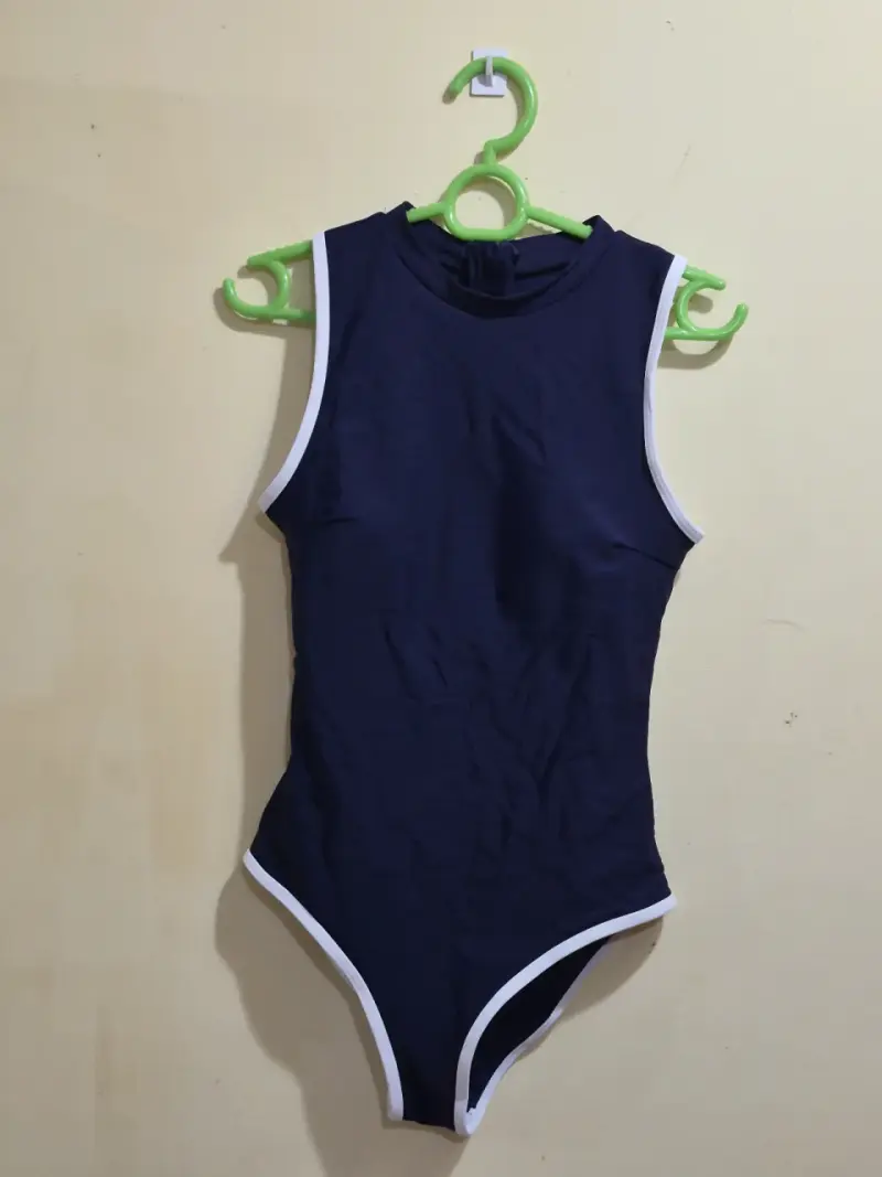 Traje de baño azul marino