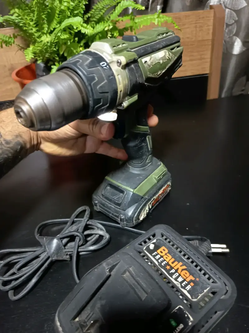Taladro inalámbrico 18V usado percutor - 2