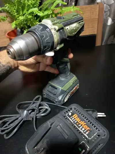 Taladro inalámbrico 18V usado percutor - miniatura 2