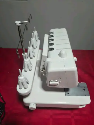 Máquina Overlock Merrylock 3050 - miniatura 3