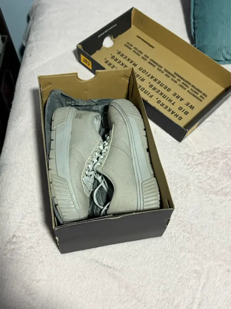 Zapatillas grises CAT - 3