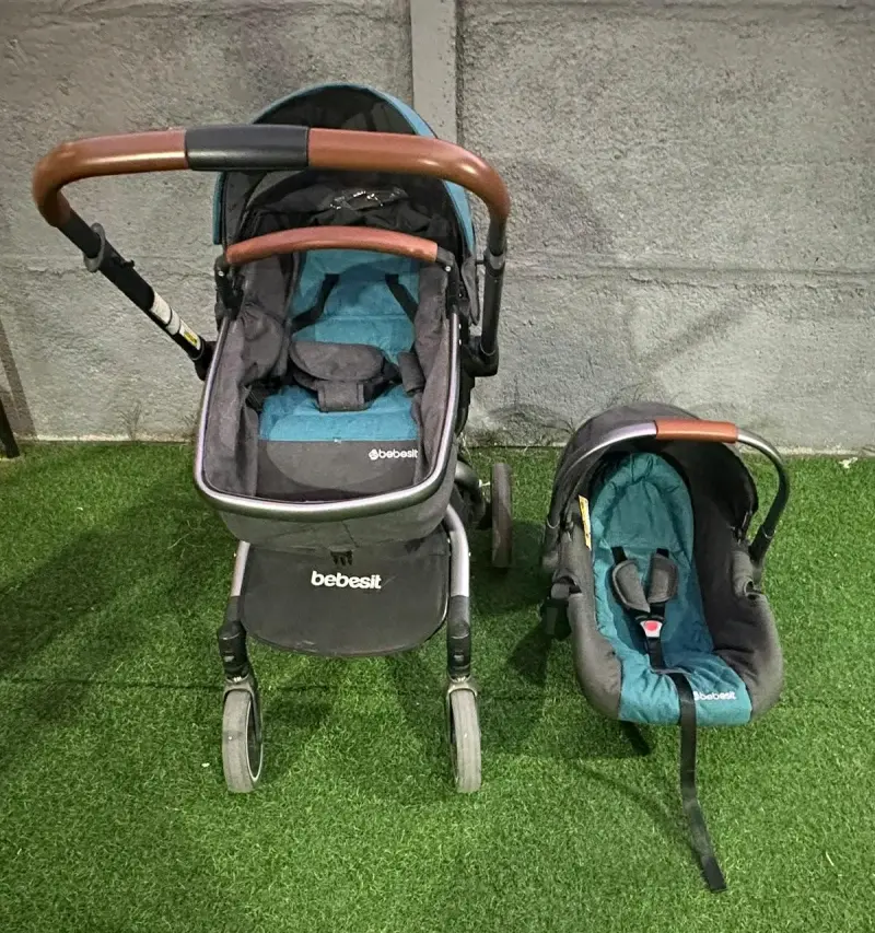 Coche y porta bebé Bebesit