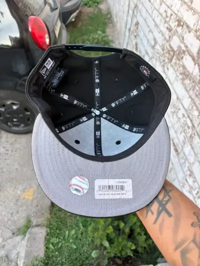 Gorra negra New Era - miniatura 2