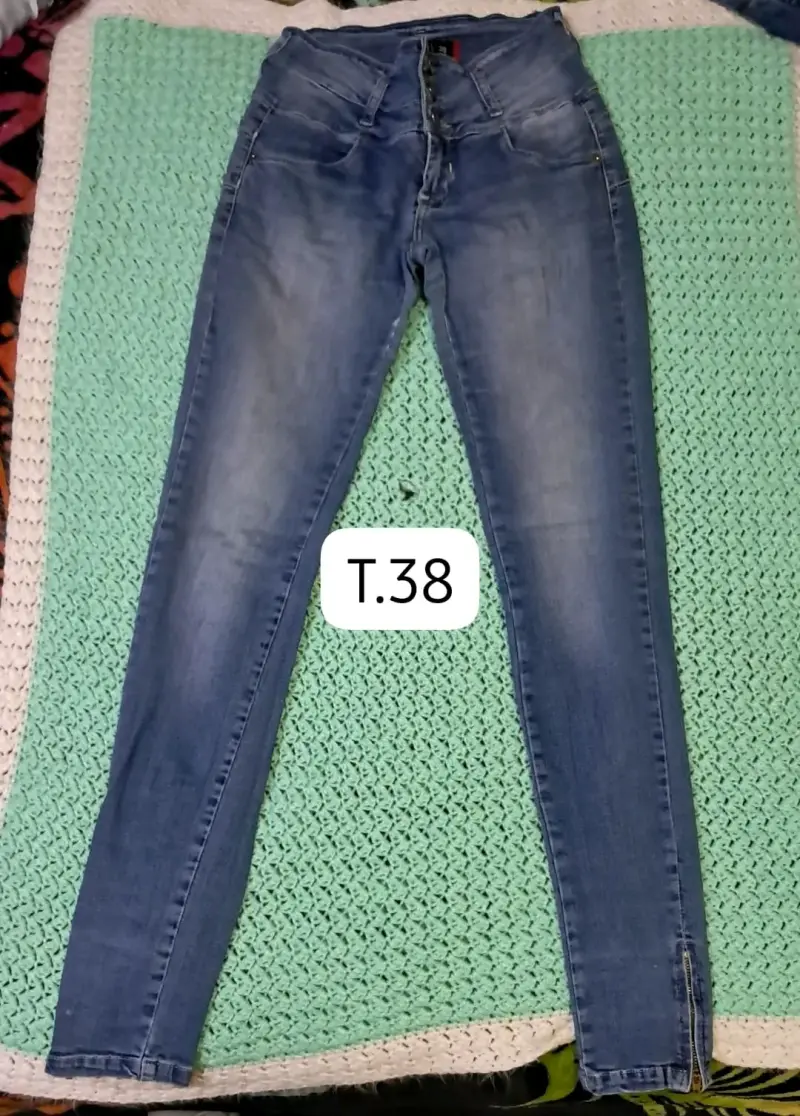 Jeans sin detalles la mayoría de marca y muy buena - 3