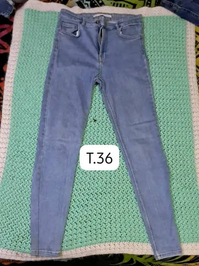 Jeans sin detalles la mayoría de marca y muy buena - miniatura 4