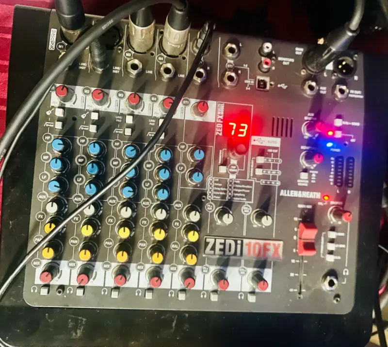 Consola de mezcla Allen & Heath ZEDi 10FX - 1