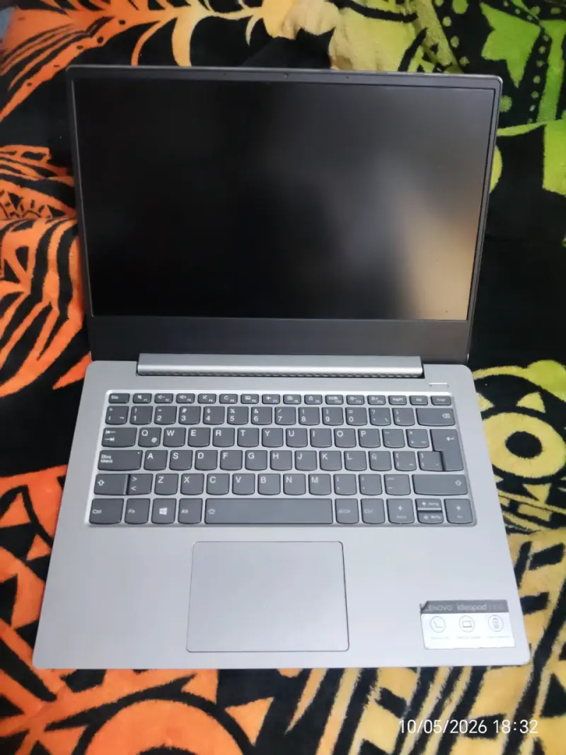 Notebook Lenovo gris - 1
