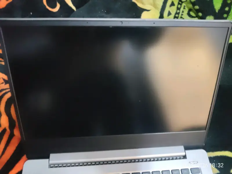 Notebook Lenovo gris - 2