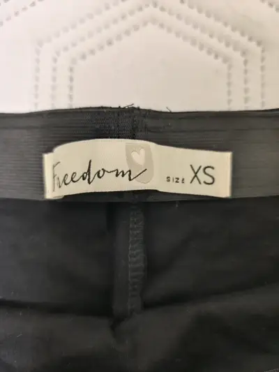 Minifalda negra elegante Freedom - Talla XS - miniatura 2