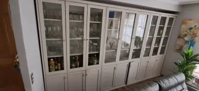 Vitrina de madera con puertas - miniatura 5