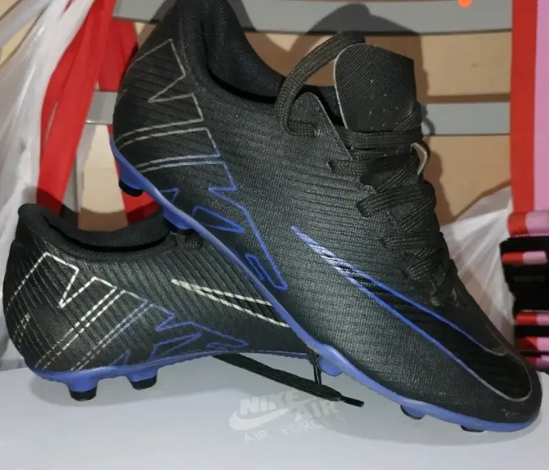 Zapatillas de fútbol negras