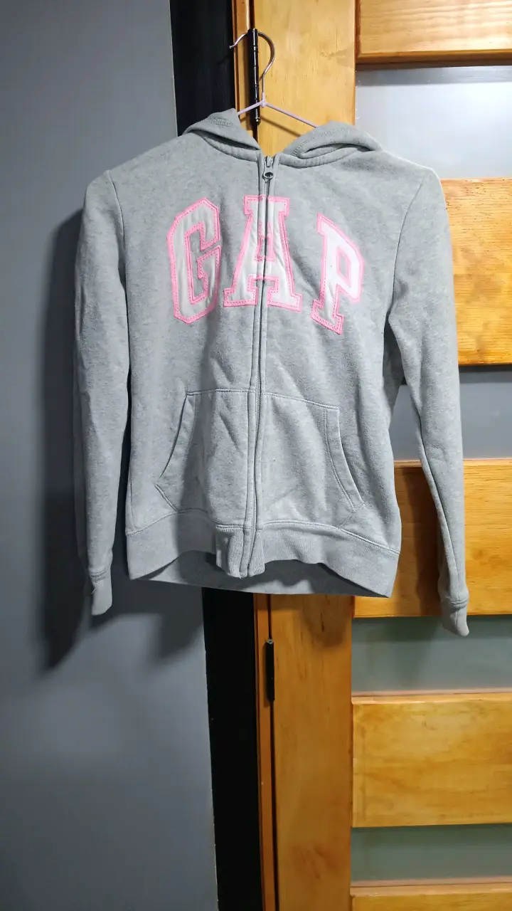 Polerón GAP gris con capucha