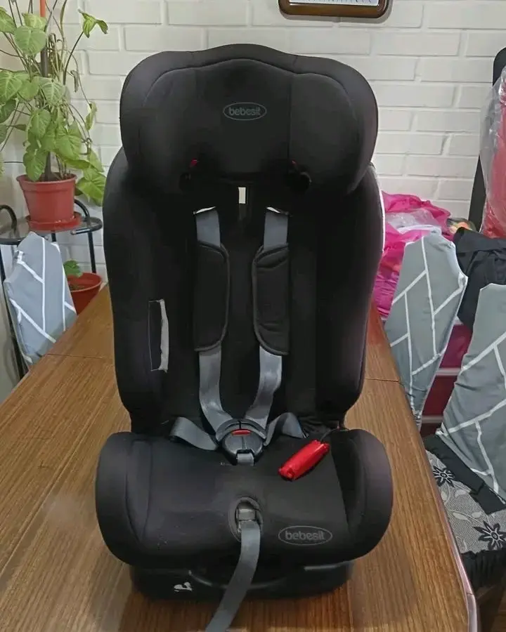 Silla de auto infantil negra - 4