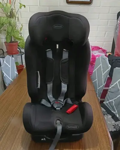 Silla de auto infantil negra - miniatura 4