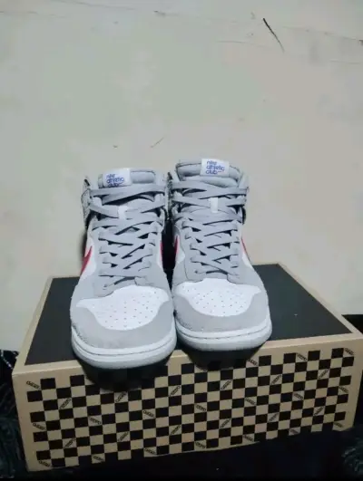 Zapatillas grises y blancas Nike - miniatura 5