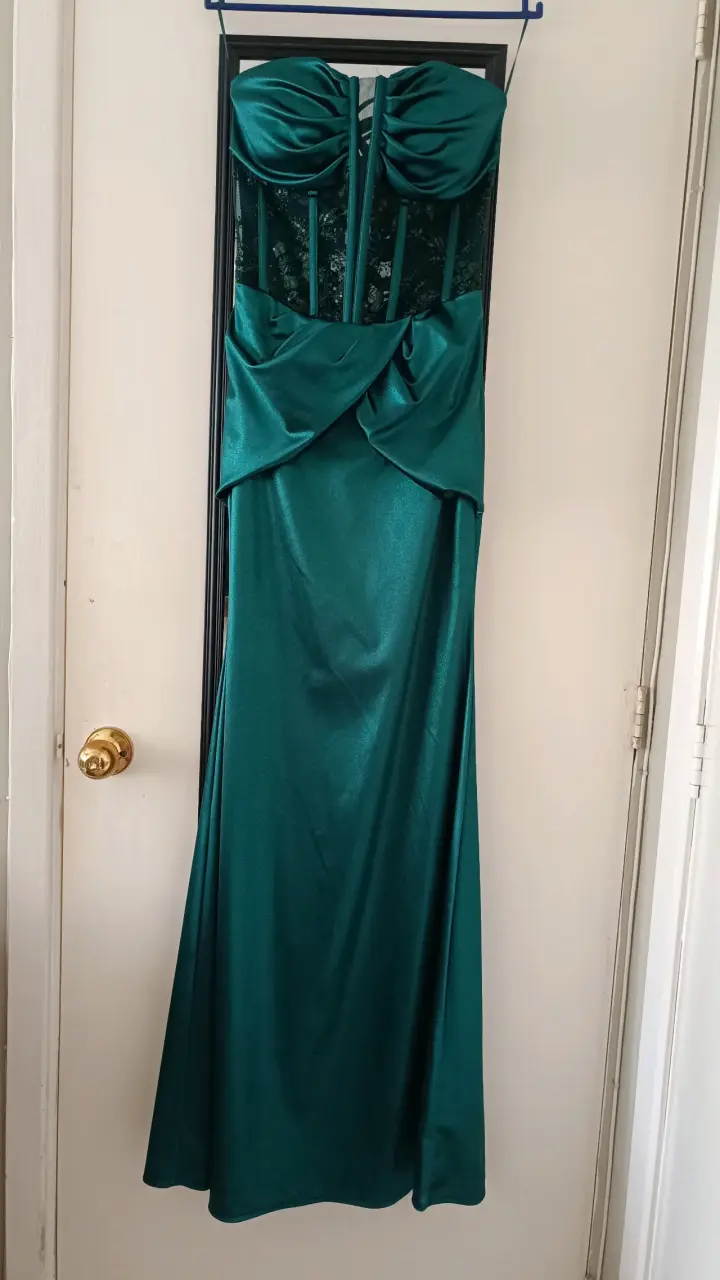 Vestido de gala verde esmeralda - 2