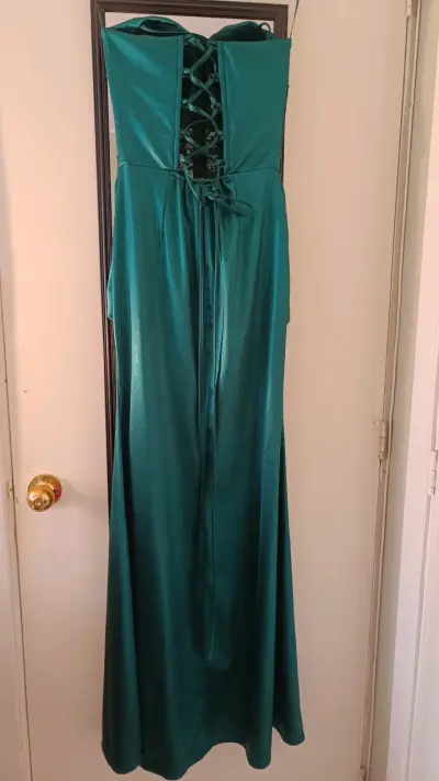 Vestido de gala verde esmeralda - miniatura 3