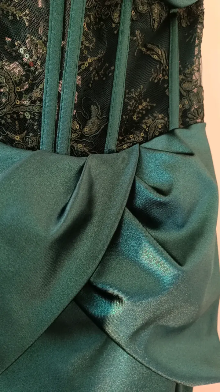 Vestido de gala verde esmeralda - 5