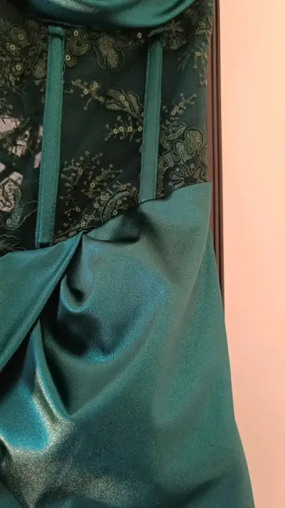 Vestido de gala verde esmeralda - miniatura 6