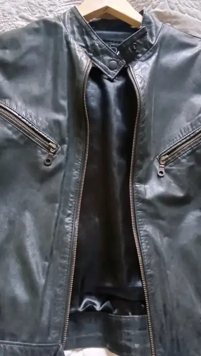 Chaqueta negra de cuero - miniatura 3