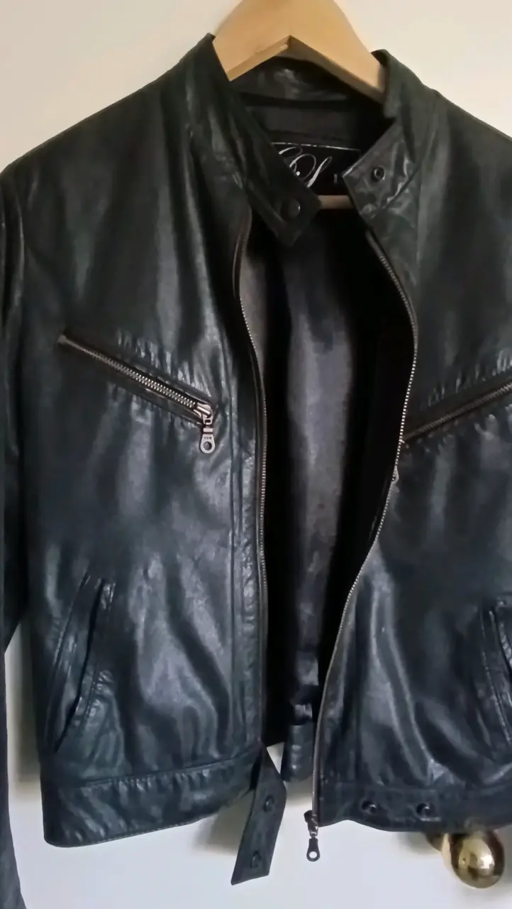 Chaqueta negra de cuero - 4
