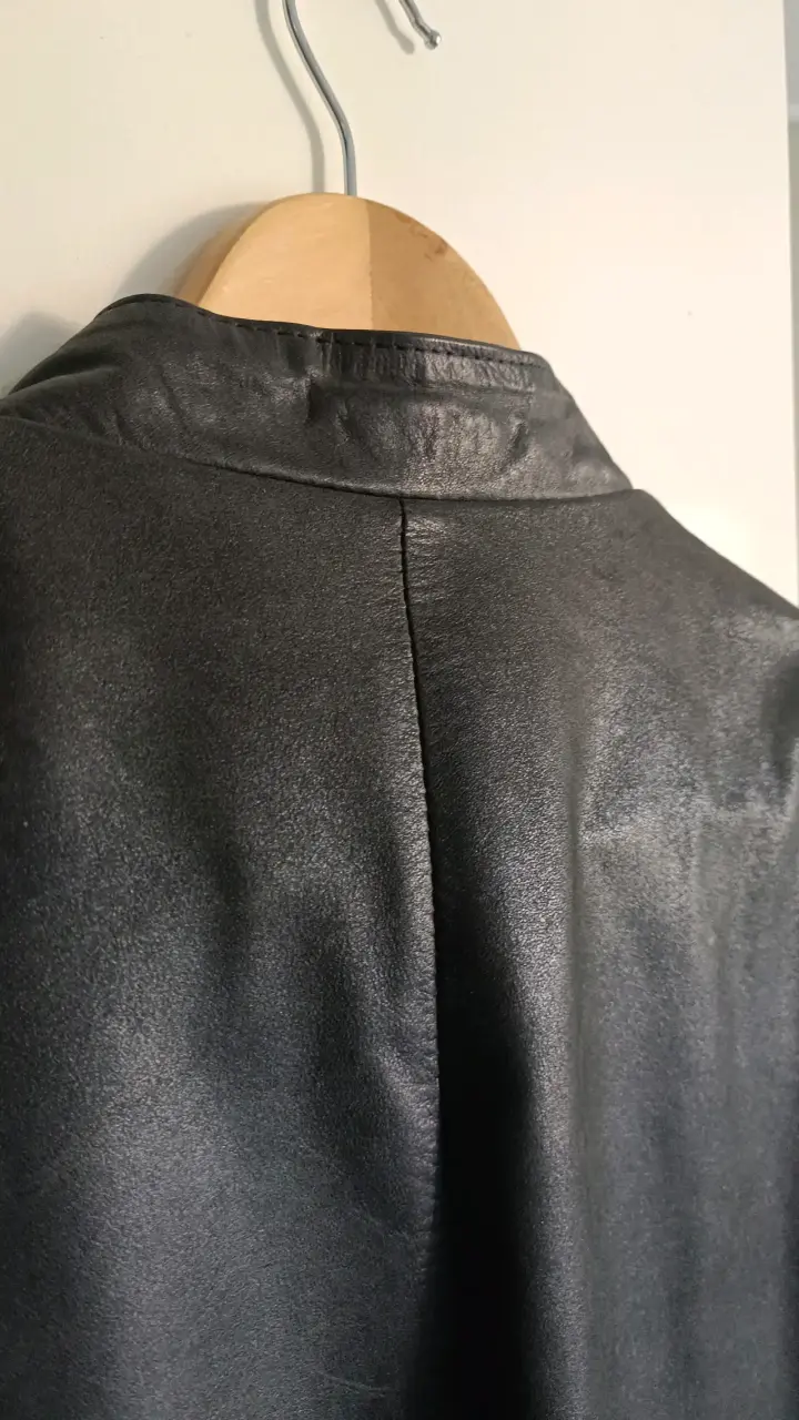 Chaqueta negra de cuero - 6