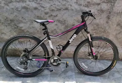 Bicicleta de montaña Jeep negra - miniatura 3