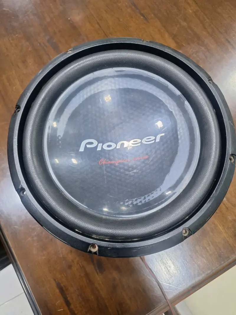 Subwoofer Pioneer de 12 pulgadas