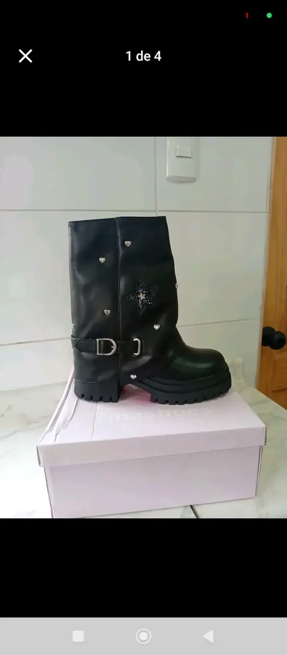 Botas negras con apliques brillantes