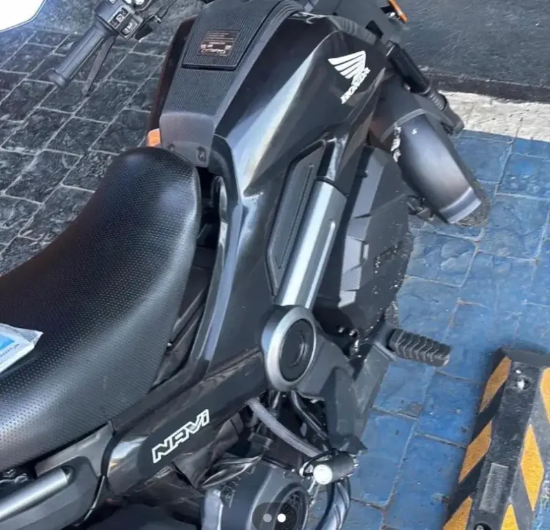 Moto Honda Navi negra - 1