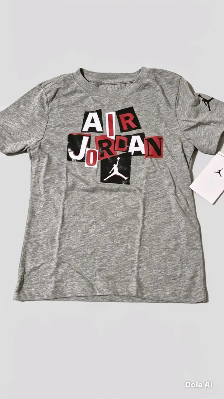 Polera gris Air Jordan talla 5a6 años nueva origin