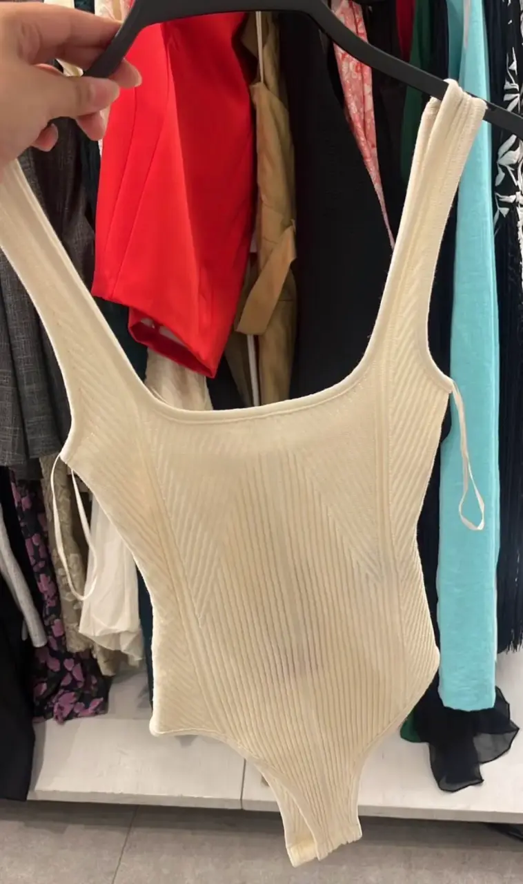 Body beige con etiqueta - 2