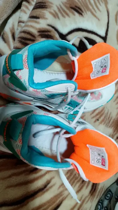 Zapatillas deportivas coloridas - miniatura 4