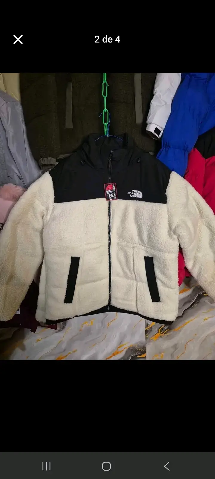 Chaqueta The North Face negra y beige