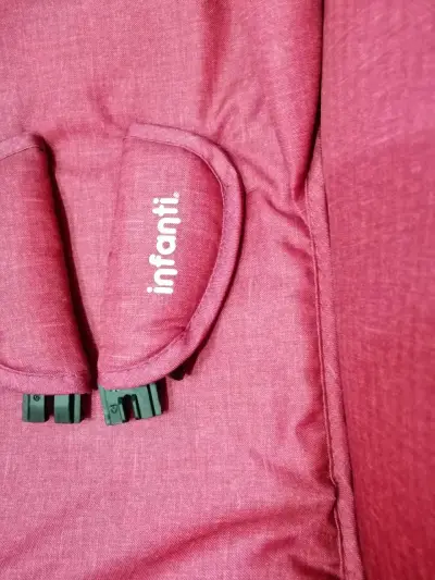 Silla de auto para bebé roja - miniatura 2
