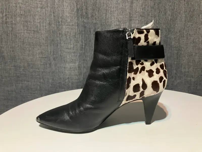 Botines de cuero y animal print - 1