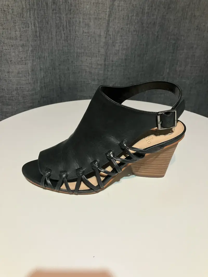 Sandalia negra de cuero - 3