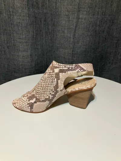 Sandalia de taco estampado serpiente - miniatura 1