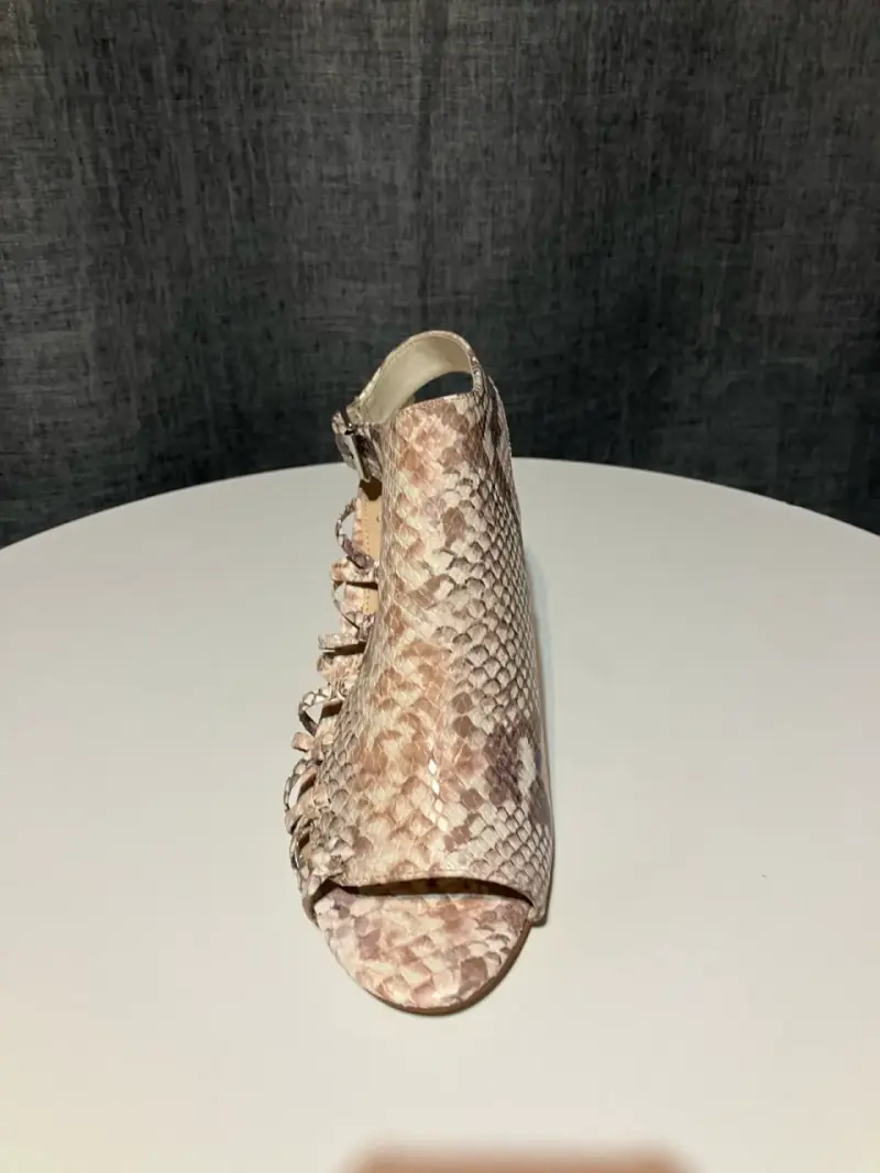 Sandalia de taco estampado serpiente - 2