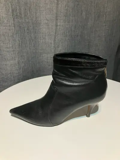 Botines negros de cuero - miniatura 1