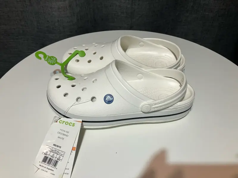 Crocs blancos nuevos con etiqueta