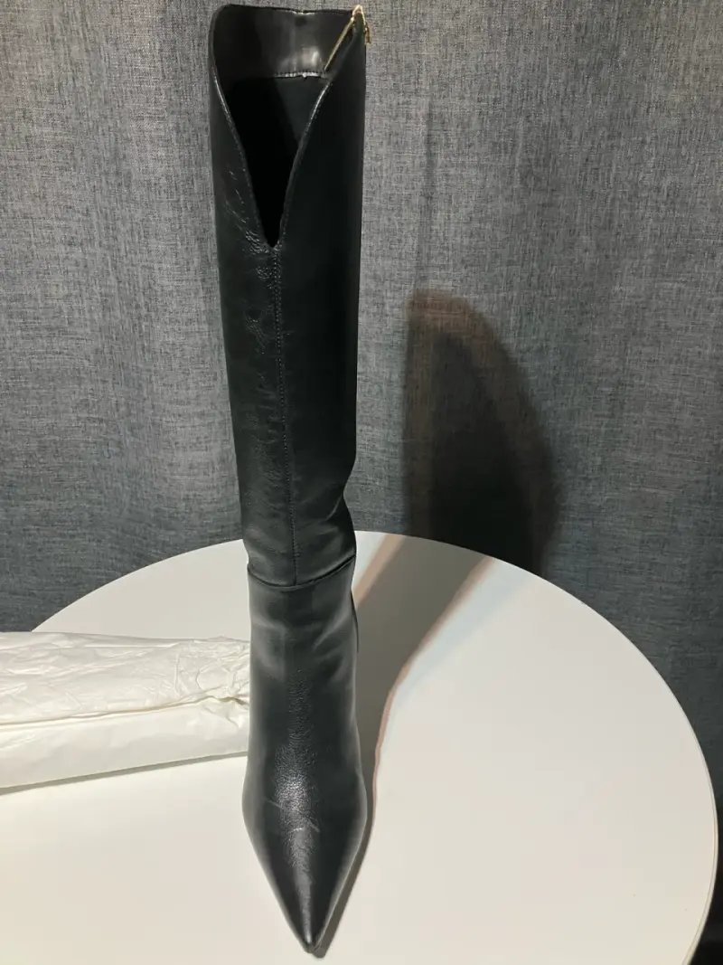 Botas negras de cuero alto - 1