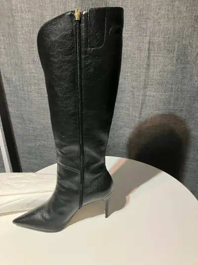 Botas negras de cuero alto - miniatura 2