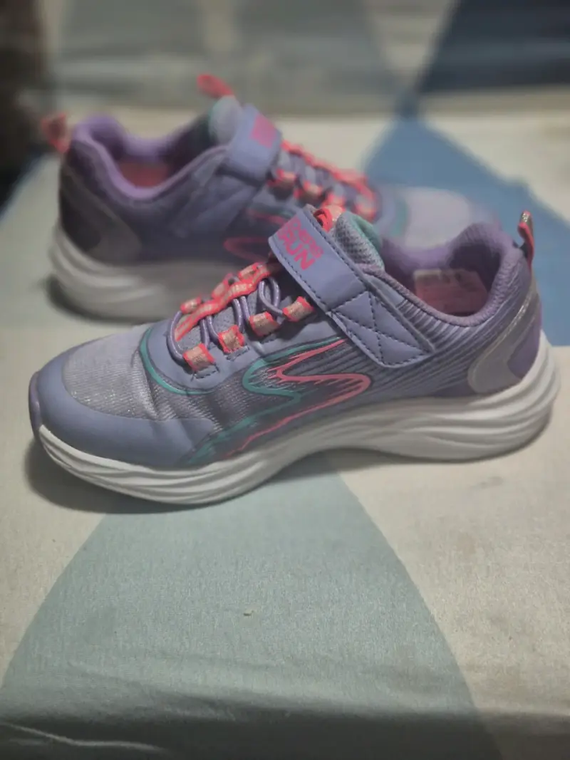 Zapatillas deportivas moradas para niños - 1