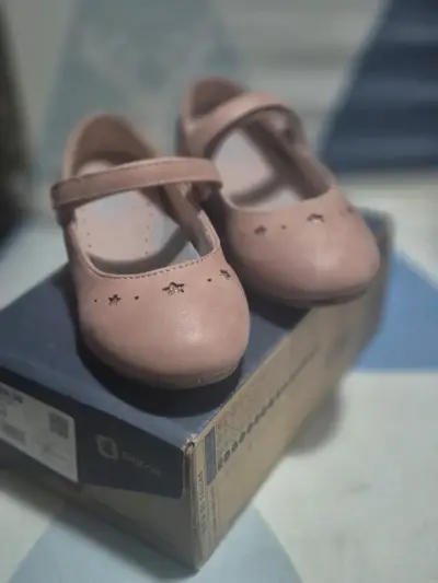 Zapatos de niña rosados con hebilla - miniatura 3