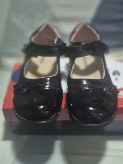 Zapatos negros para niña charol - miniatura 1